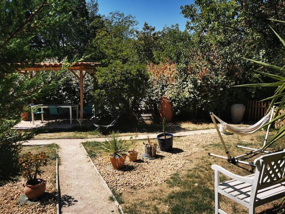 Entre Ventoux Et Luberon, Appartement Dans Maison. Malemort-du-Comtat Exterior foto